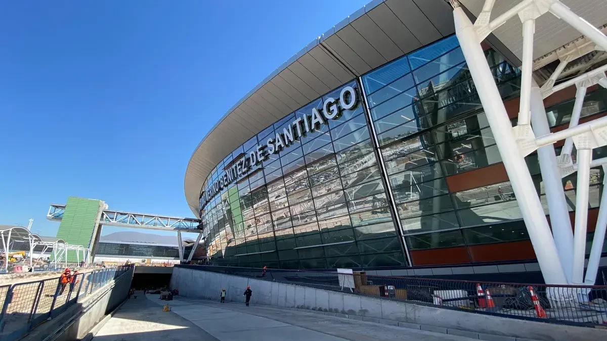 Private layover tour in Santiago, Chile during a long airport connection