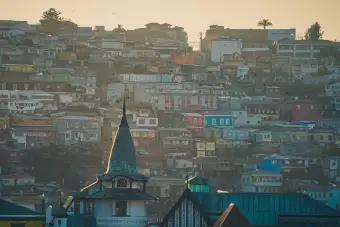 Valparaíso Port to Santiago: Wine Country & City Highlights